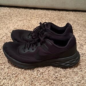 Nike men’s revolution 6